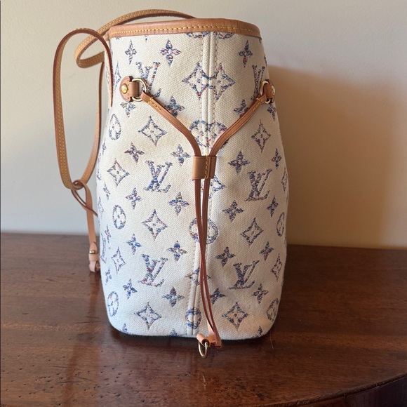 Louis Vuitton Cream and Tan Monogram Tote - Picture 4 of 8